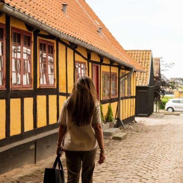 Nakskov gamle huse stræde kvinde